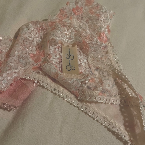 2 New Jessica Simpson lace underwear - Picture 4 of 5